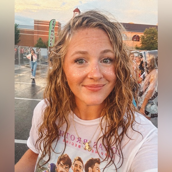 Meet your Posher, Maggie - Picture 3 of 16